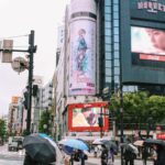 【ヘブバン】渋谷駅前に茅森さんの特大ポスター広告が掲載されているぞ！